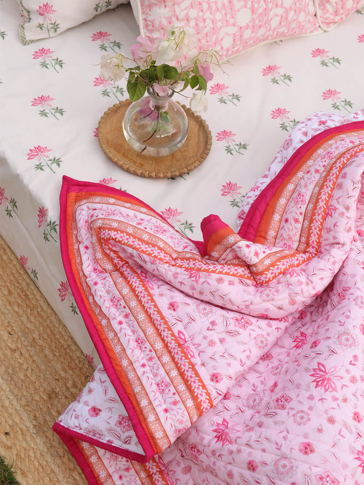 Zahra Bedding Set (Bedsheet + King Size quilt)