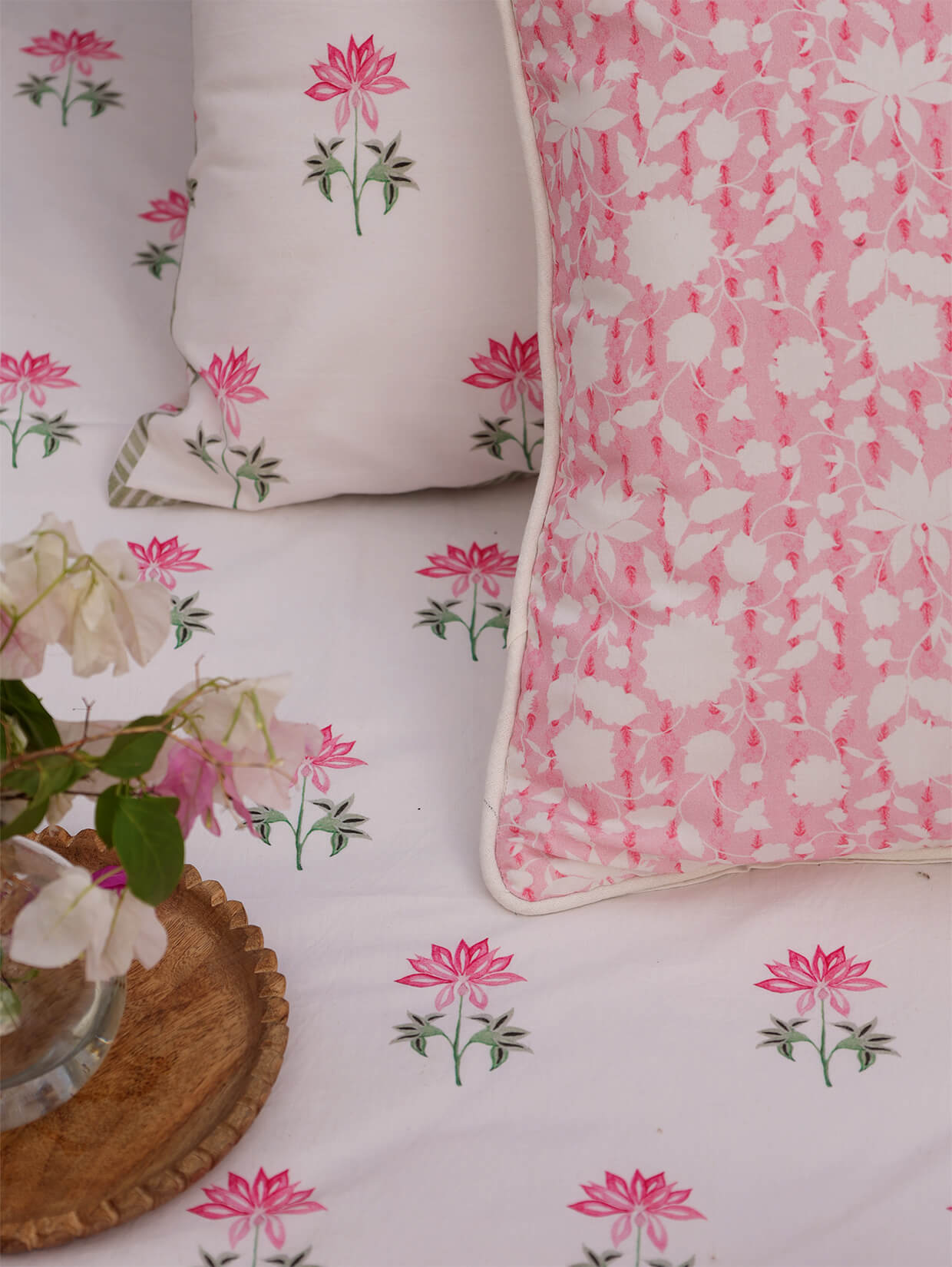 Zahra Bedding Set (Bedsheet + Cushions)